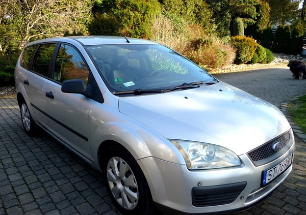 Ford Focus cena 7900 przebieg: 228000, rok produkcji 2005 z Września małe 742